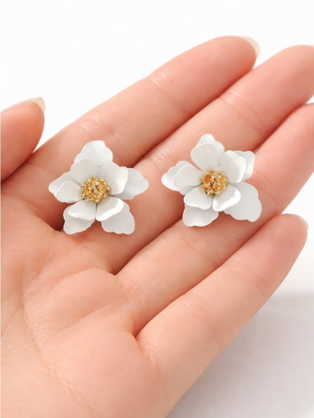 White 3D Flower Petal Stud Earrings Matte Boho Chic Floral Jewelry NWT